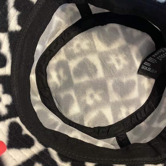 H&M NWOT hearts and flower checkered bucket hat black white fleece sweat band OS - Picture 5 of 9